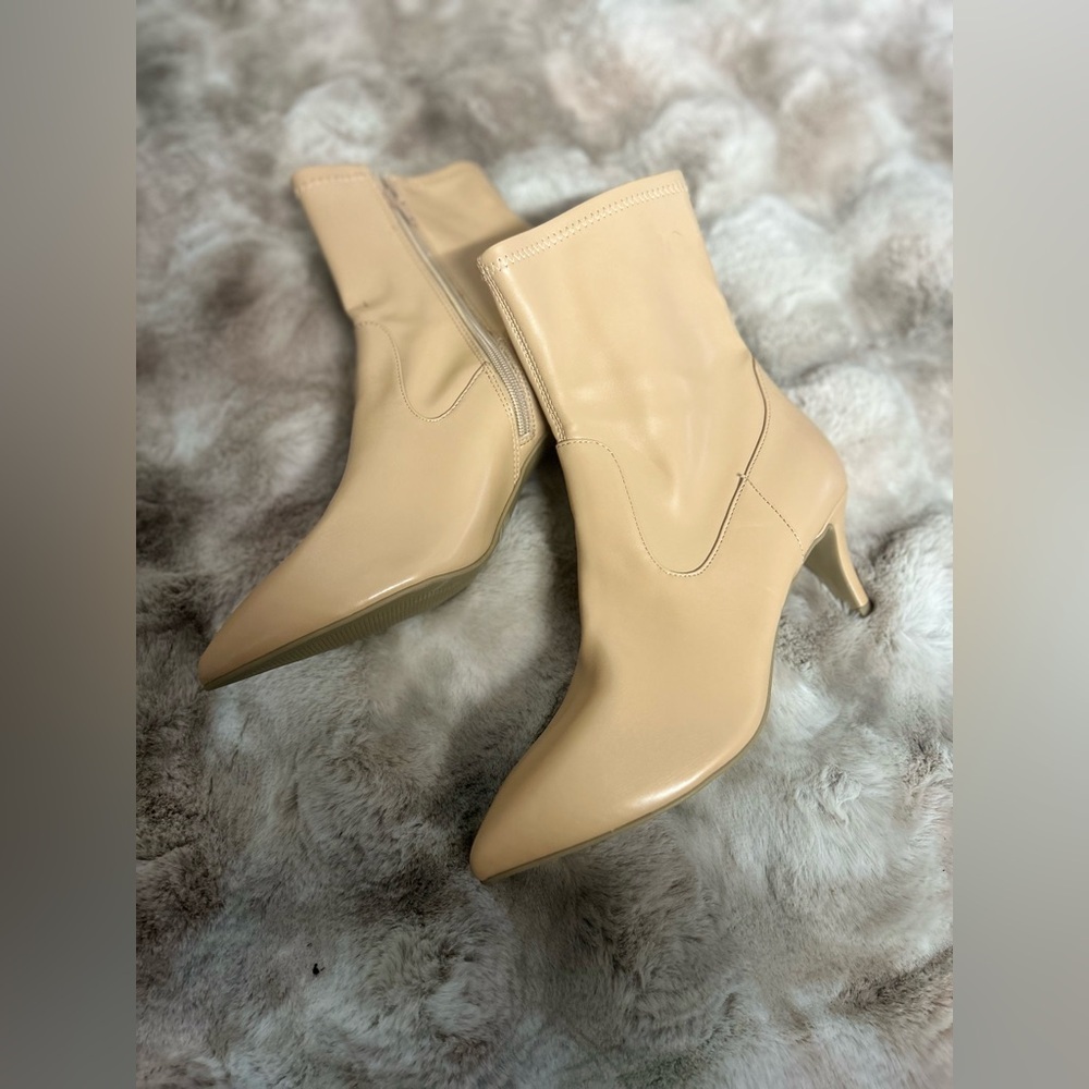 NWOT DV by Dolce Vita Audra Tan Ankle Boots - Picture 6 of 7